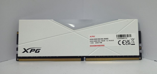 Оперативная память DDR4 XPG [AX4U320016G16A-SW50] 3200Mhz 16GB