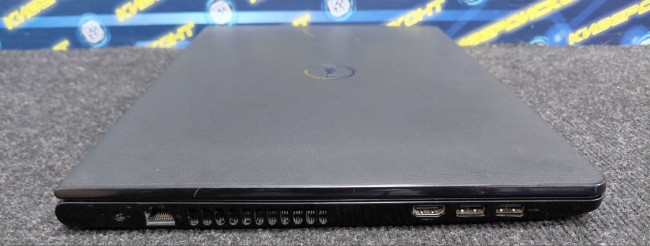 Ноутбук Dell Inspiron 15 15.6" (i3-6006U, 8GB, SSD240, R5 M330 2GB) Ноутбук Dell Inspiron 15 15.6" (i3-6006U, 8GB, SSD240, R5 M330 2GB)