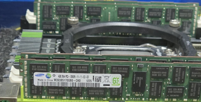 Комплект мат. плата X79G 1.21 + E5-2640 + DDR3, 4 ГБx4 Комплект мат. плата X79G 1.21 + E5-2640 + DDR3, 4 ГБx4