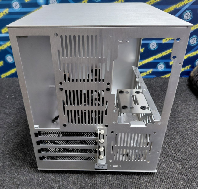 Корпус  JONSBO V4