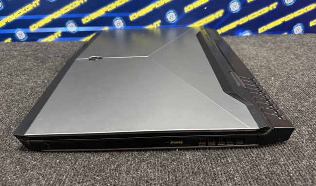 Ноутбук Alienware 17R4 17.3" (i7-7700HQ, 16GB, SSD512, GTX 1070 8GB) Ноутбук Alienware 17R4 17.3" (i7-7700HQ, 16GB, SSD512, GTX 1070 8GB)