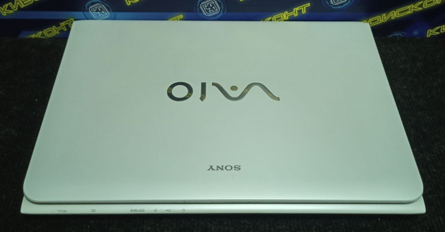Ноутбук Sony VAIO 14" [SVE141J11V] (B980, 4GB, SSD120GB, Intel HD)